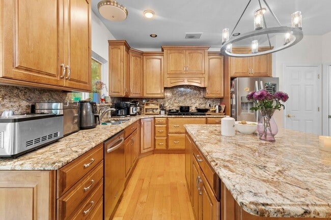 Building Photo - 16611 Highland Summit Dr