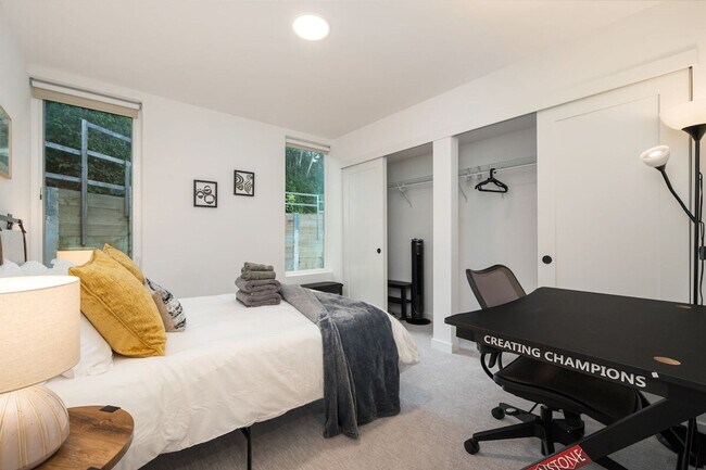 Building Photo - 6125 Sand Point Way NE