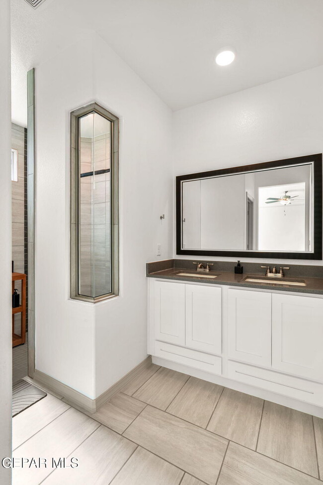Building Photo - 908 Crystal Deer Dr