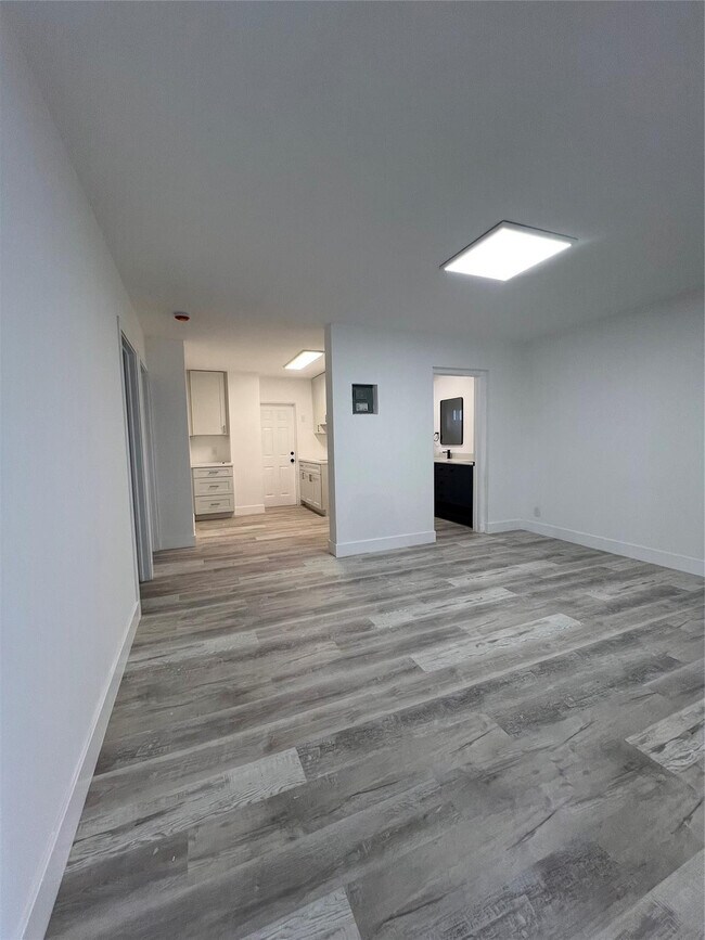 Building Photo - 2115 N Ocean Blvd