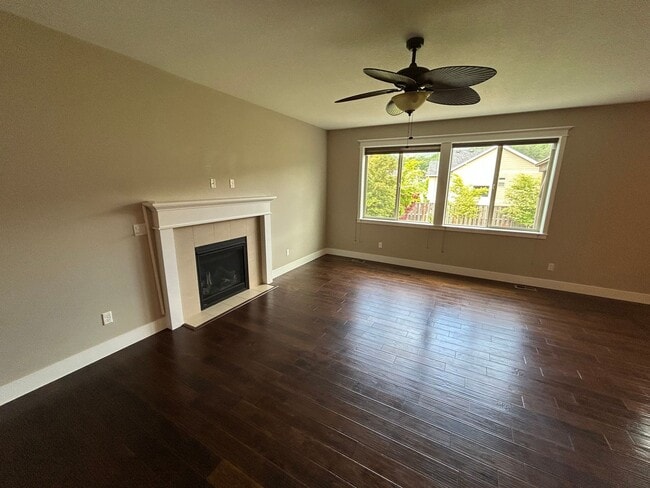 Building Photo - Beautiful 4 Bedroom, 2.5 Bath Home in Newberg- Pet Friendly!