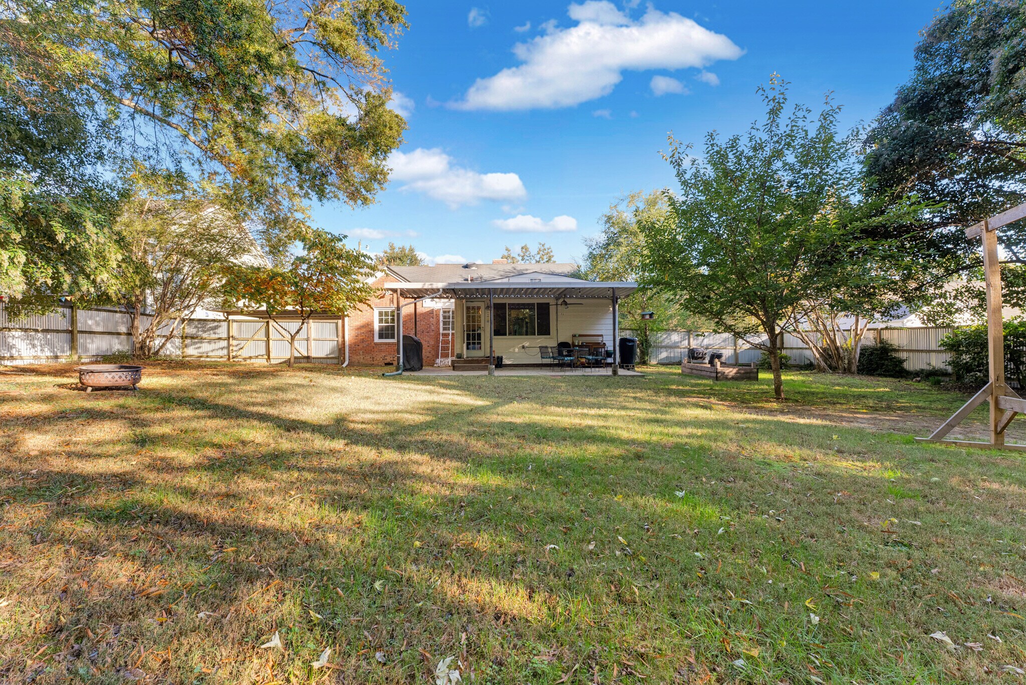 Building Photo - 2106 Tudor Plz