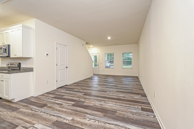 Building Photo - Fantastic 3bd/3ba home! Let yourself in!