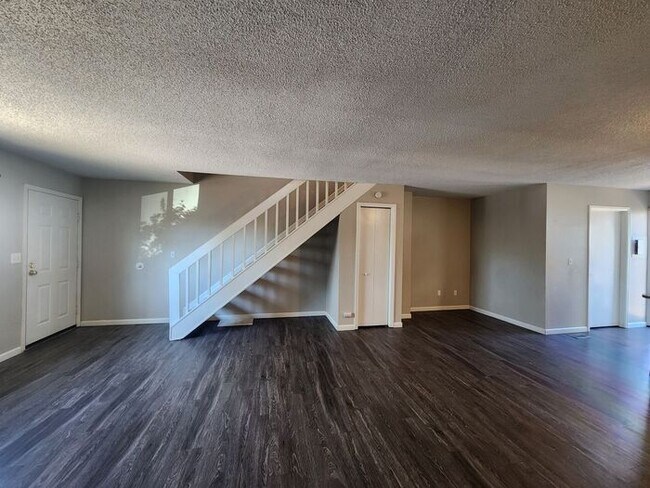 Building Photo - Spacious 3-bedroom, 2.5-bathroom Townhome