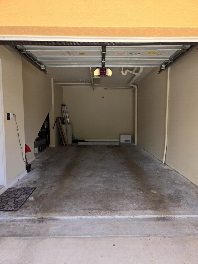 Building Photo - 2050 Alta Meadows Ln