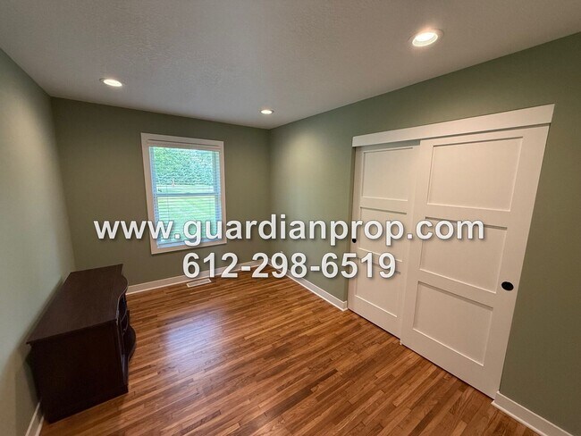 Building Photo - Fully Updated House on 3 1/2 Acres for Oct...