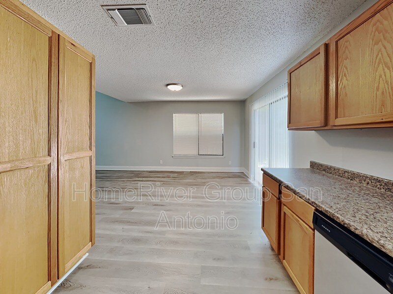 Building Photo - 8751 Ridge Mile Dr