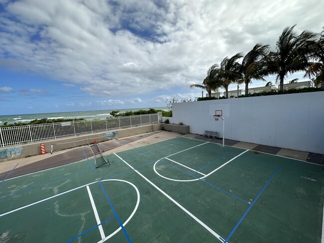 Building Photo - 1985 S Ocean Dr