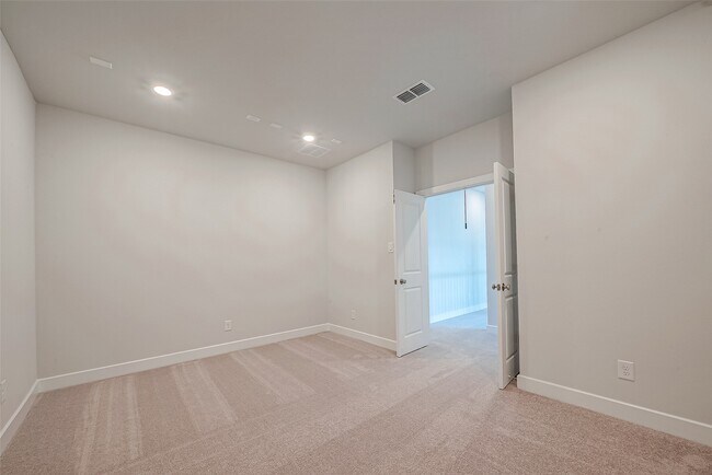 Building Photo - 21711 Emerton Cres Wy