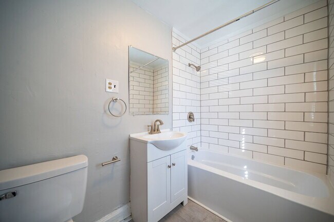 Building Photo - 838 Dennison Ave