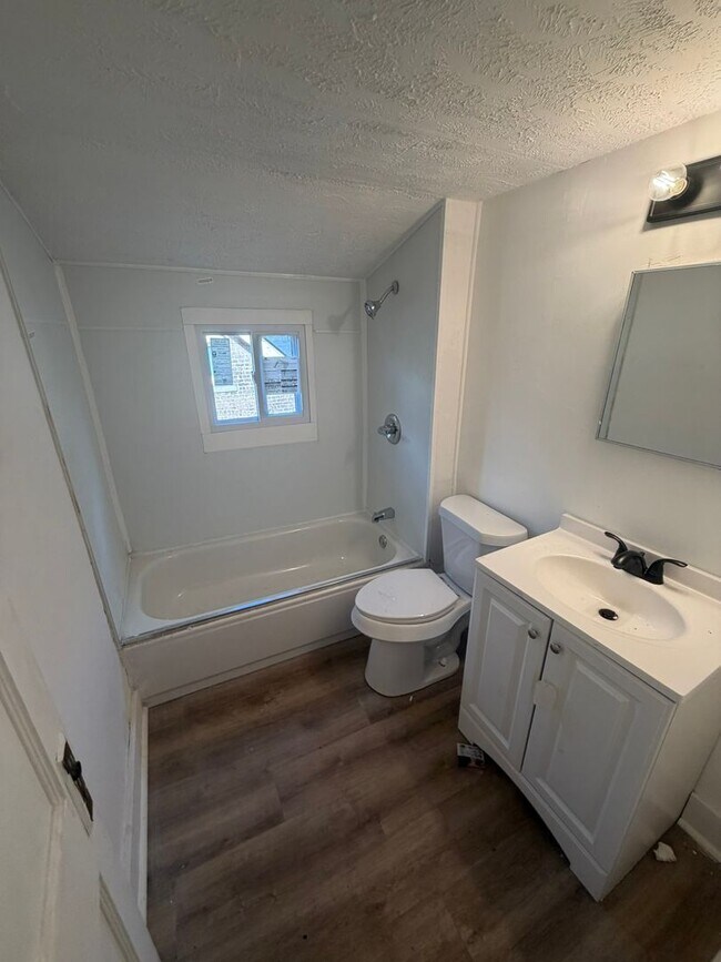 Building Photo - 2791 E 127th St