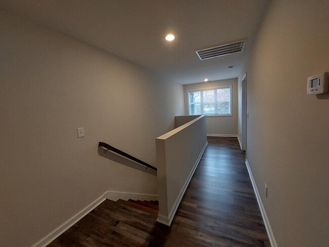 Building Photo - 504 Santa Fe Pike