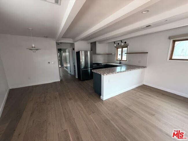 Building Photo - 3111 Glenhurst Ave