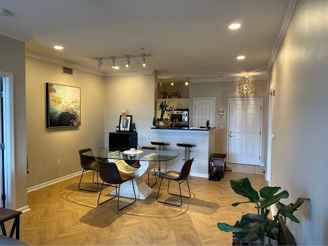 Building Photo - 903 Providence Pl