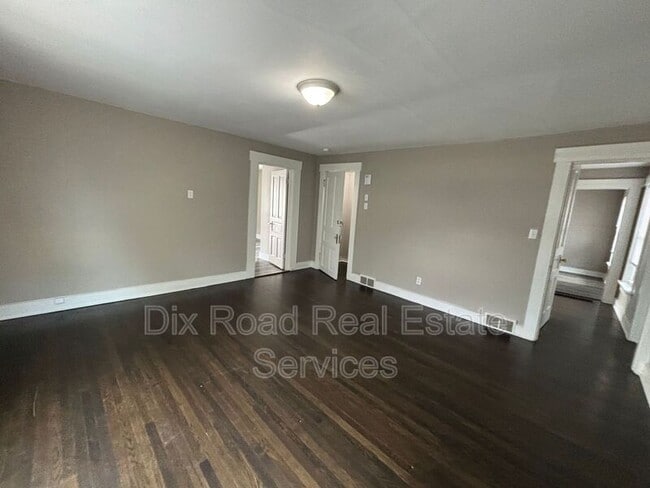 Building Photo - 335 Watervliet Ave