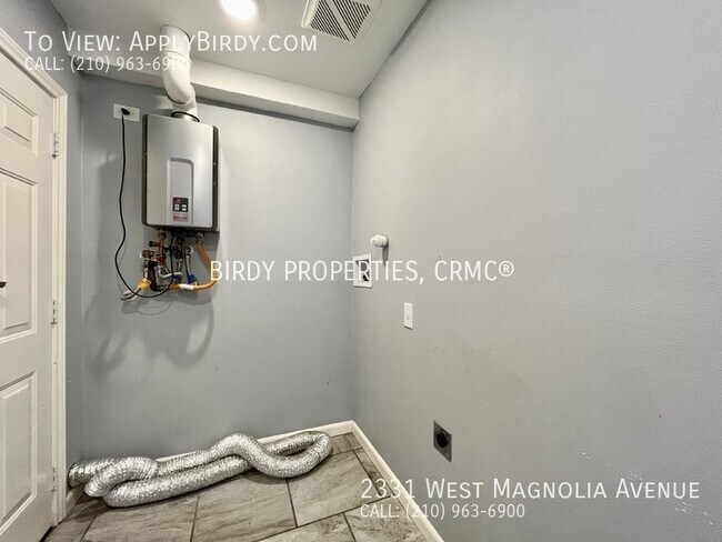 Building Photo - **3 Bed, 2 Bath Home with Detached Garage/...