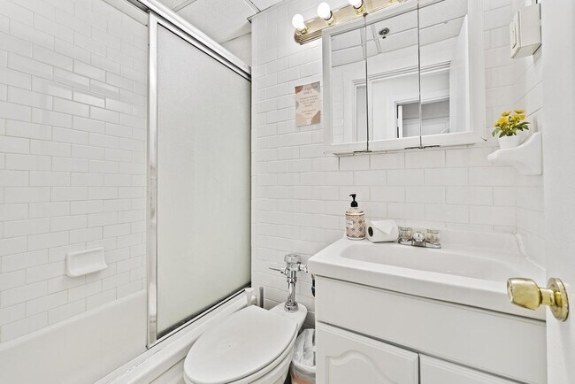 Building Photo - 60-62 Boylston Street-SI ID1240414P