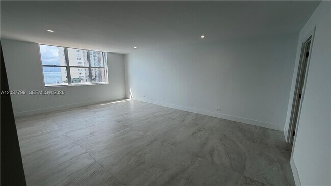 Building Photo - 1800 NE 114th St