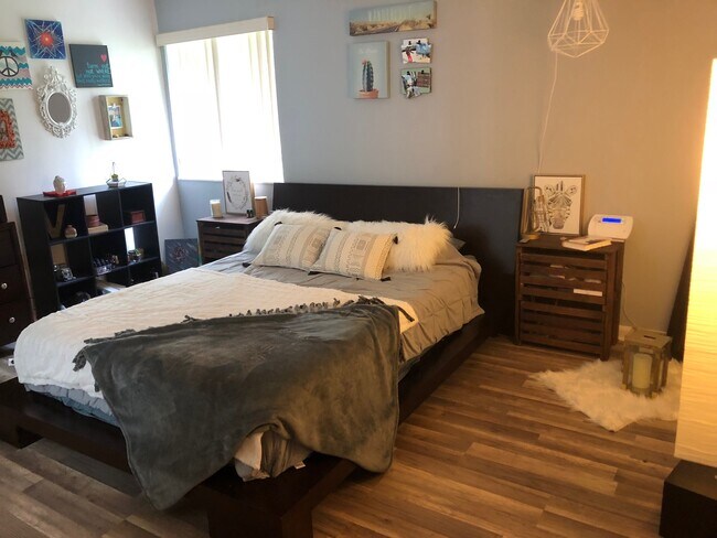 Building Photo - 896 SW 9th Street Cir