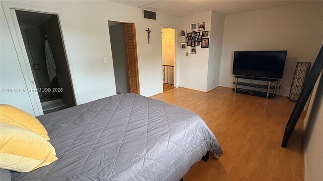 Building Photo - 808 NE 27th Ave