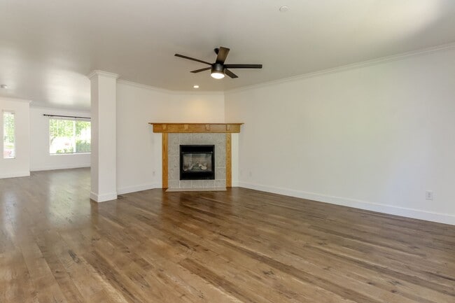 Building Photo - Beautiful upgraded 4 bedroom DuPont home with AC and sprinkler system