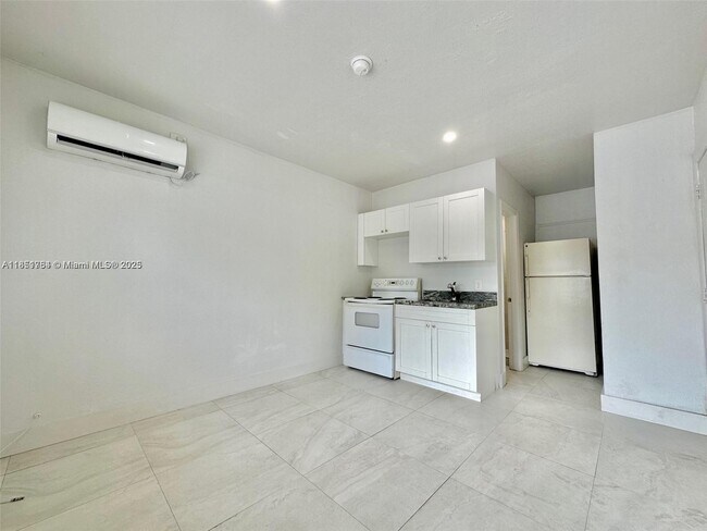 Building Photo - 60 NE 78th St