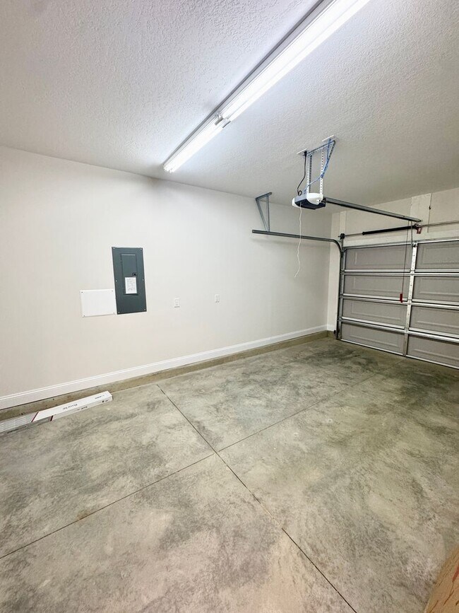 Building Photo - MOVE IN READY! BEAUTIFUL NEW home!!! ??? 3 Bedrooms, 2.5 Baths with garage