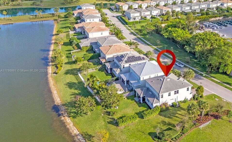Building Photo - 3813 Greenway Dr