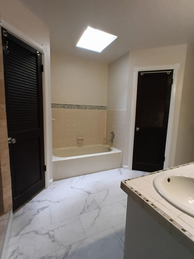 Building Photo - Carl Albert Schools! - Great Home!