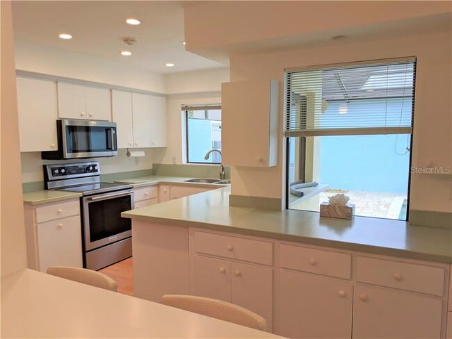 Building Photo - 3739 Glen Oaks Manor Dr