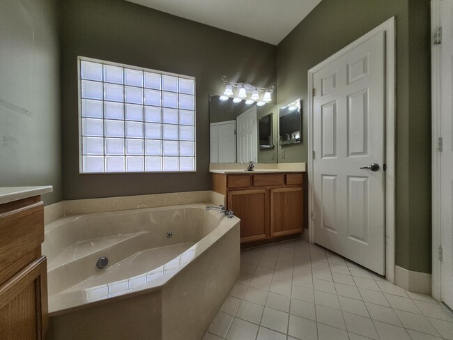 Building Photo - 12654 Via Ravenna