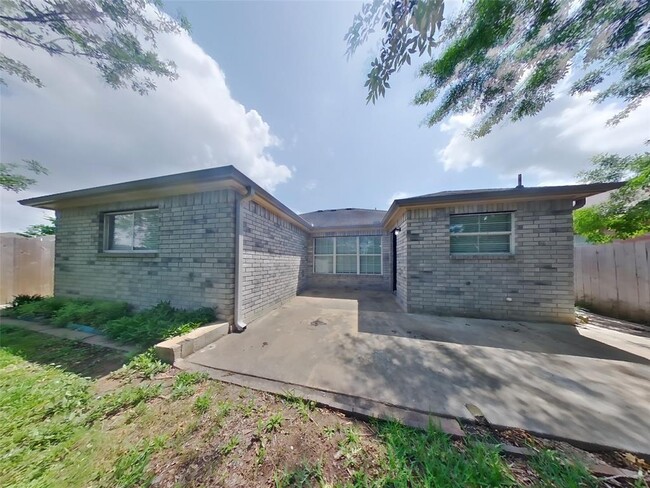 Building Photo - 5514 Rio Ramos St