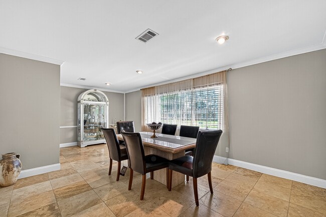 Building Photo - 9402 Meadowcroft Dr