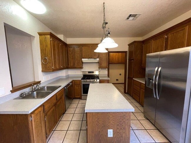 Building Photo - New Paint! 3 beds, 2 full baths, 2 car garage home for rent in S. OKC and Moore schools!