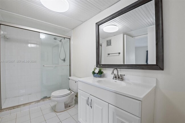 Building Photo - 303 Racquet Club Rd