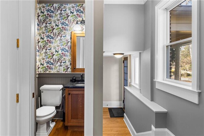 Building Photo - 979 Springdale Rd NE