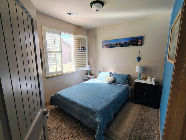 Building Photo - 593 Sinatra Way