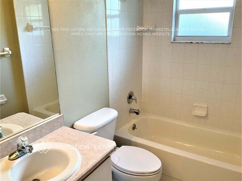 Building Photo - 1515 Pine Tree Dr