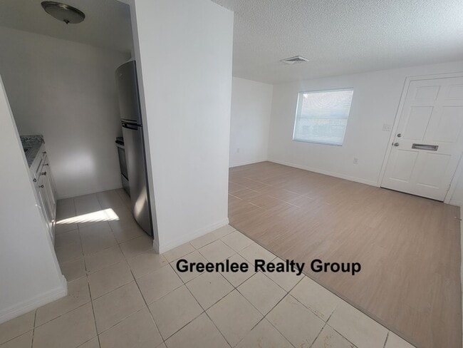 Building Photo - Adorable 1 Bed/1 Bath Villa in the 55+ New Port Colony Community