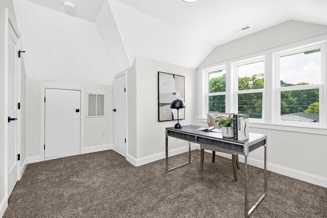 Building Photo - 316 W 14th St