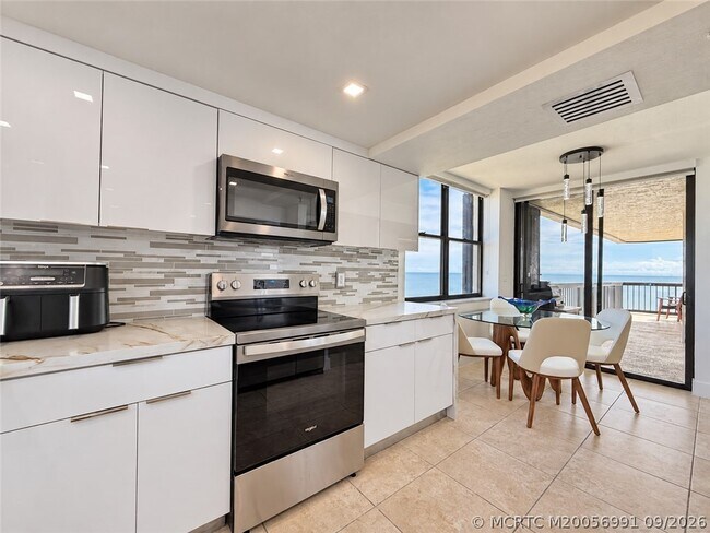 Building Photo - 3100 N Hwy A1A