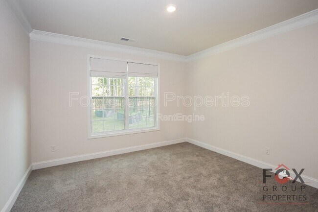 Building Photo - 313 Streamwood Rd