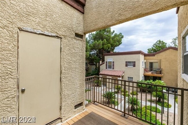 Building Photo - 2801 N Rainbow Blvd