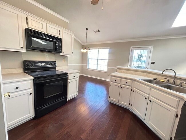 Building Photo - 6688 Laurel Valley Dr