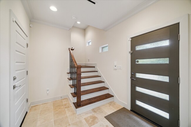 Building Photo - 4833 Chenevert St