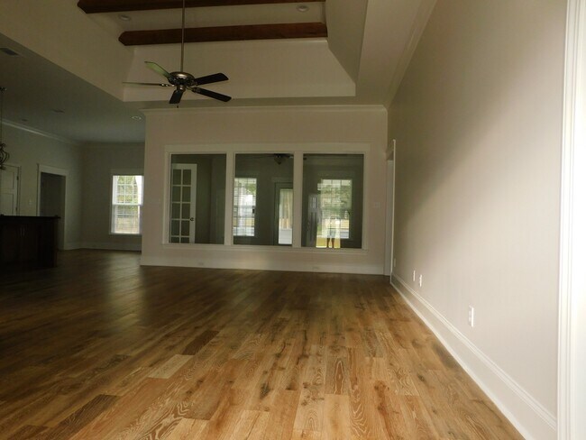 Building Photo - Grove Point Beauty