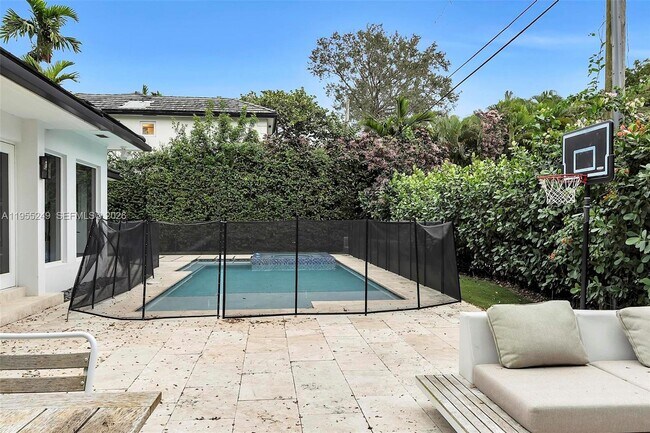 Building Photo - 1444 Mendavia Ave