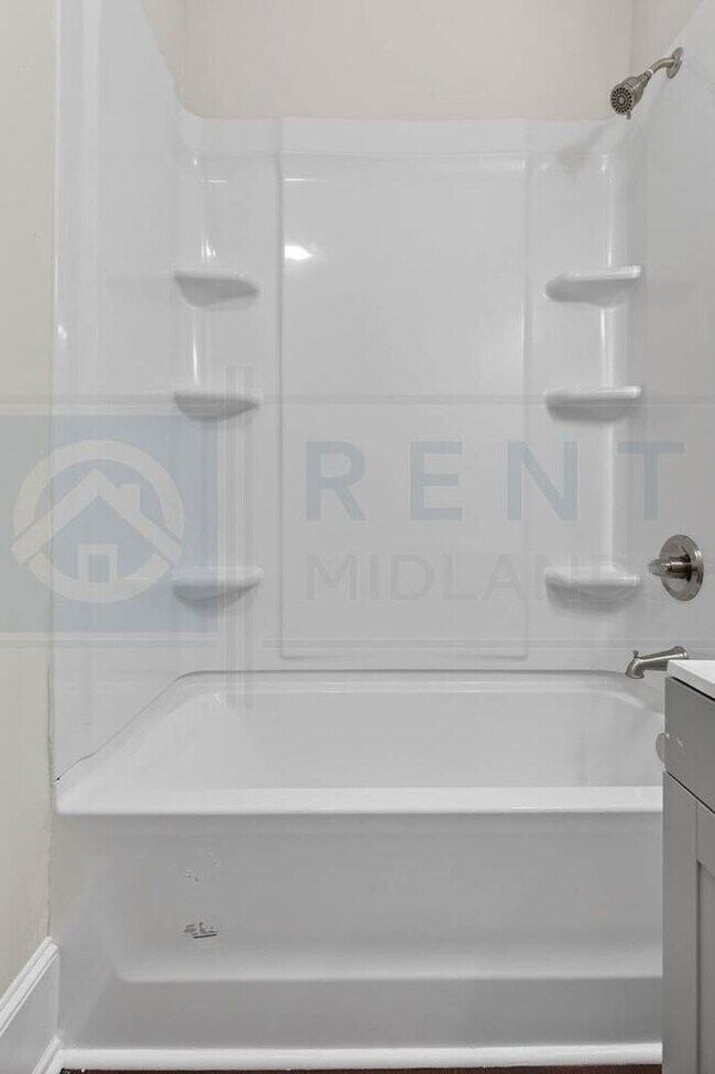 Building Photo - Entire Flat Available in Earlewood