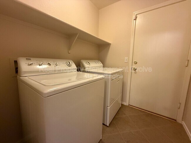 Building Photo - 9332 W Morrow Dr