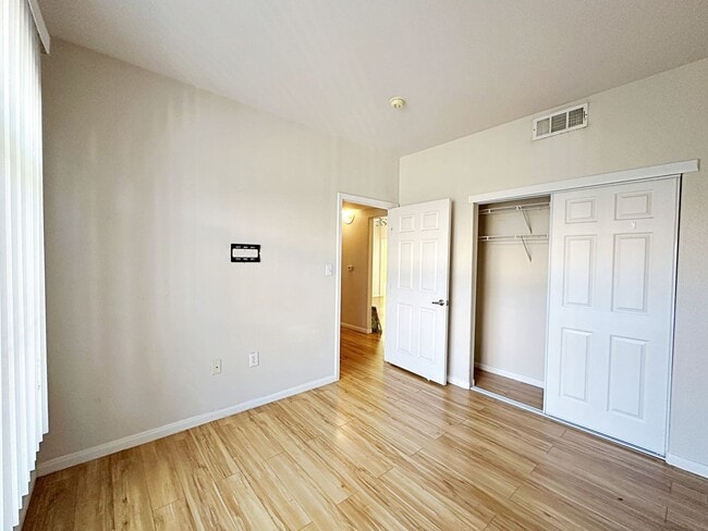 Building Photo - 3 BEDROOM CONDO IN  GUARD GATED COMMUNITY